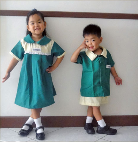 セブで通っている幼稚園の制服。