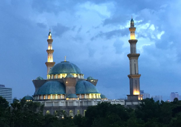 KL市直轄モスクの外観
