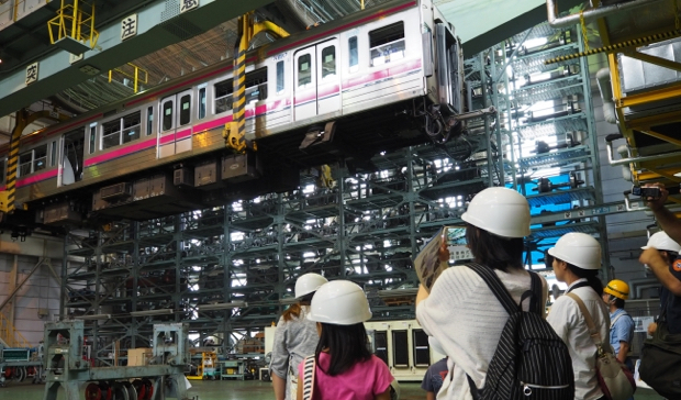 京王電鉄の「電車の整備のおしごとを知ろう！」体験。